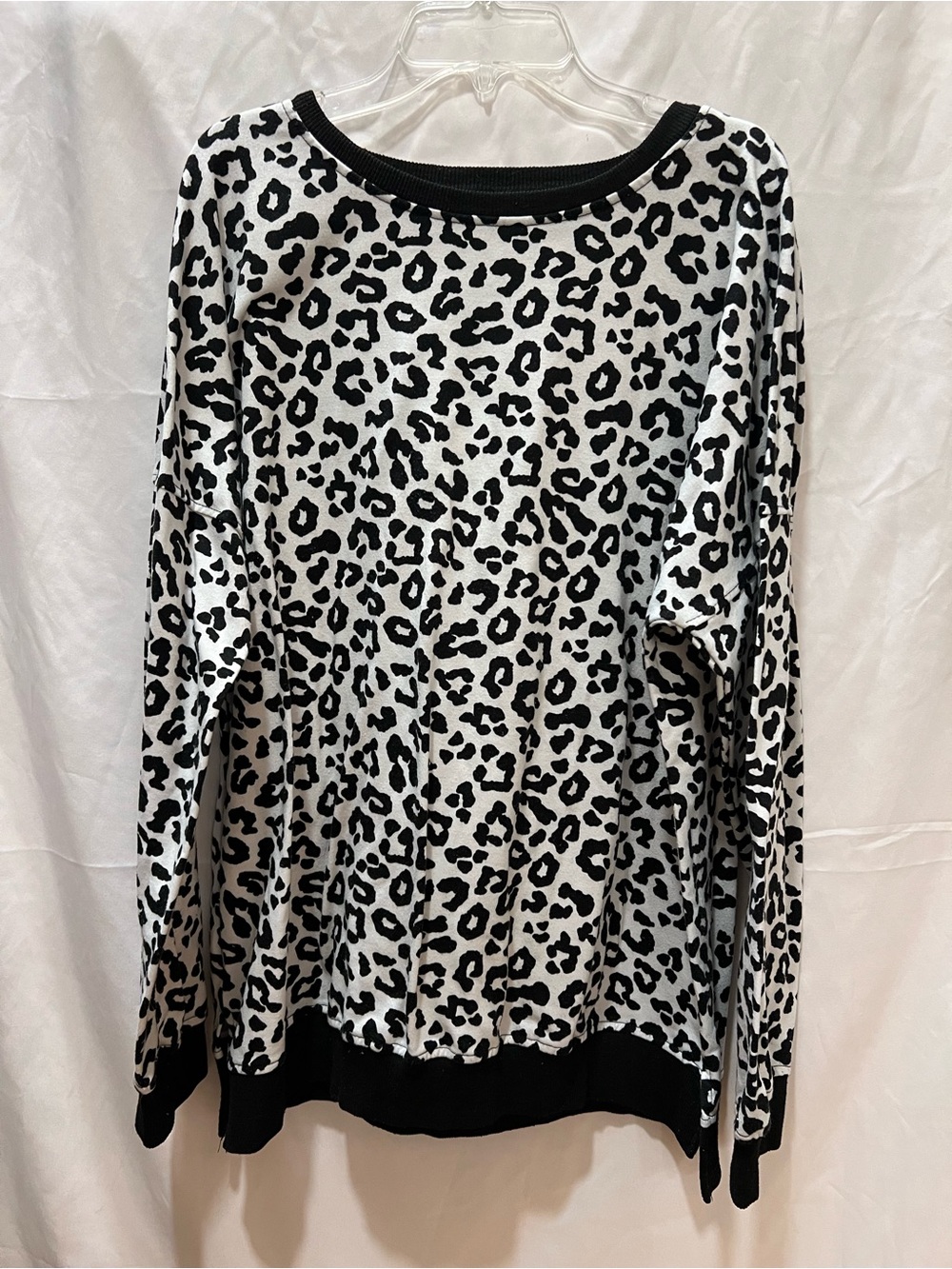 Women's Black & White Leopard Print Long-Sleeve Top